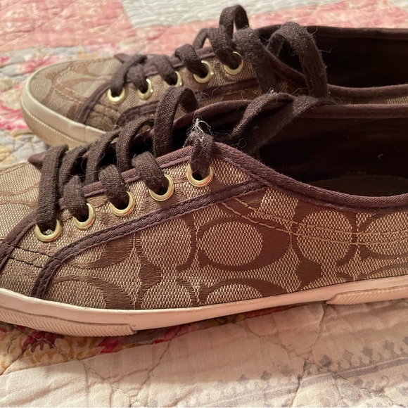 Coach Sneaker - Picture 2 of 5